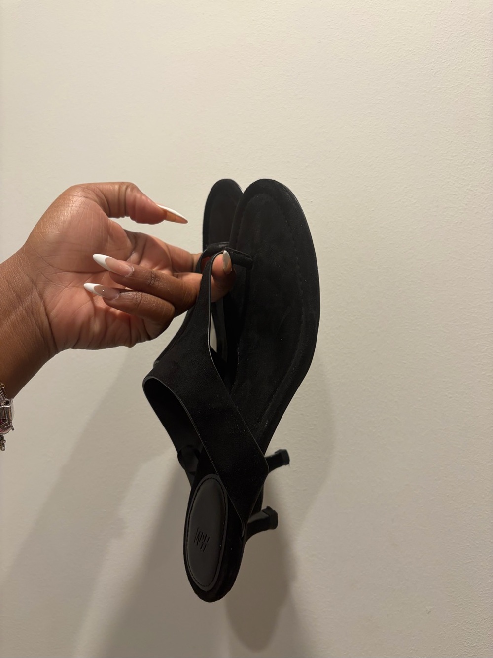 Women's Black Thong Sandals - Minimal Everyday Style